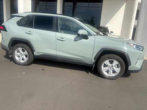 Used 2020 Toyota RAV4 XLE w/ Convenience Package AWD/4WD image 11