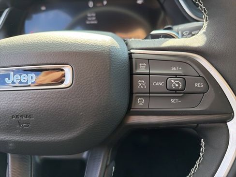 New 2025 Jeep Grand Cherokee 4WD image 18