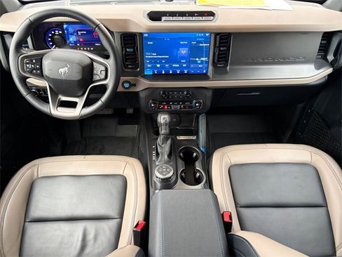 Used 2024 Ford Bronco Wildtrak image 12