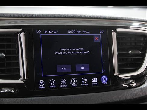 Used 2017 Chrysler Pacifica Touring-L FWD image 13