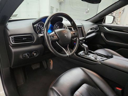 Used 2020 Maserati Levante AWD/4WD image 13