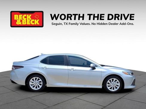 Used 2022 Toyota Camry LE w/ Carpet Mat Package (TMS) FWD image 4