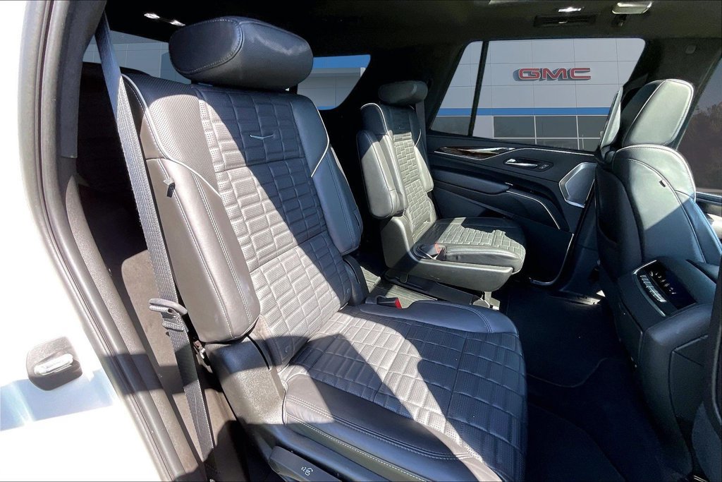 Used 2021 Cadillac Escalade Premium Luxury Platinum AWD/4WD image 28