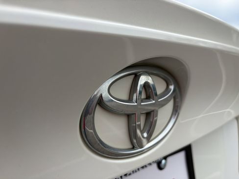 Used 2020 Toyota C-HR LE FWD image 36