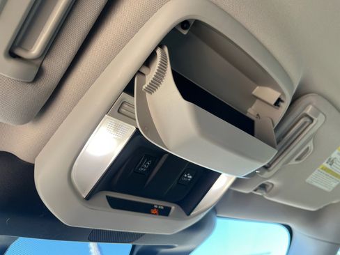 Used 2023 Subaru Forester BASE image 33