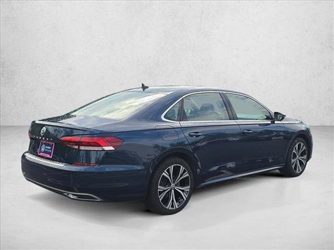 Used 2022 Volkswagen Passat 2.0T SE FWD image 5