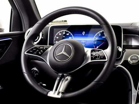 Certified 2025 Mercedes-Benz GLC 300 image 21