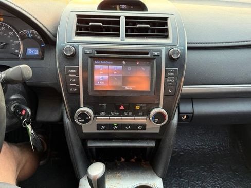 Used 2014 Toyota Camry SE FWD image 5