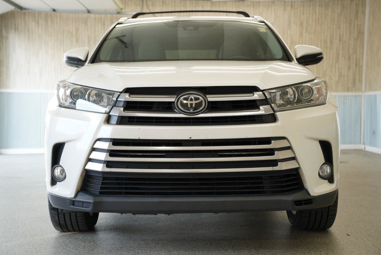 Used 2017 Toyota Highlander Limited FWD image 3