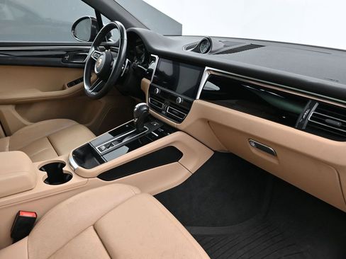 Certified 2023 Porsche Macan image 14