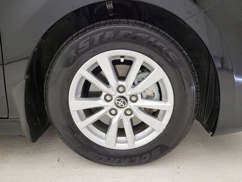 Used 2025 Toyota Camry LE image 18