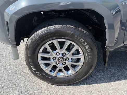 Used 2025 Toyota Tacoma Limited AWD/4WD image 20