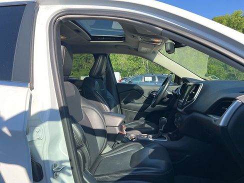 Used 2018 Jeep Cherokee Latitude Plus w/ Cold Weather Group AWD/4WD image 15