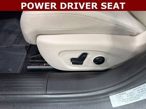 Used 2016 Chrysler 200 Limited w/ Convenience Group image 3