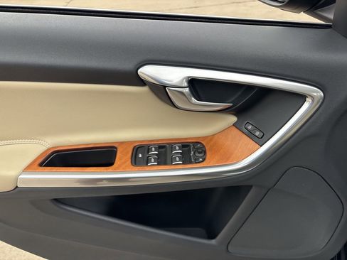 Used 2017 Volvo S60 T5 Inscription Platinum image 14