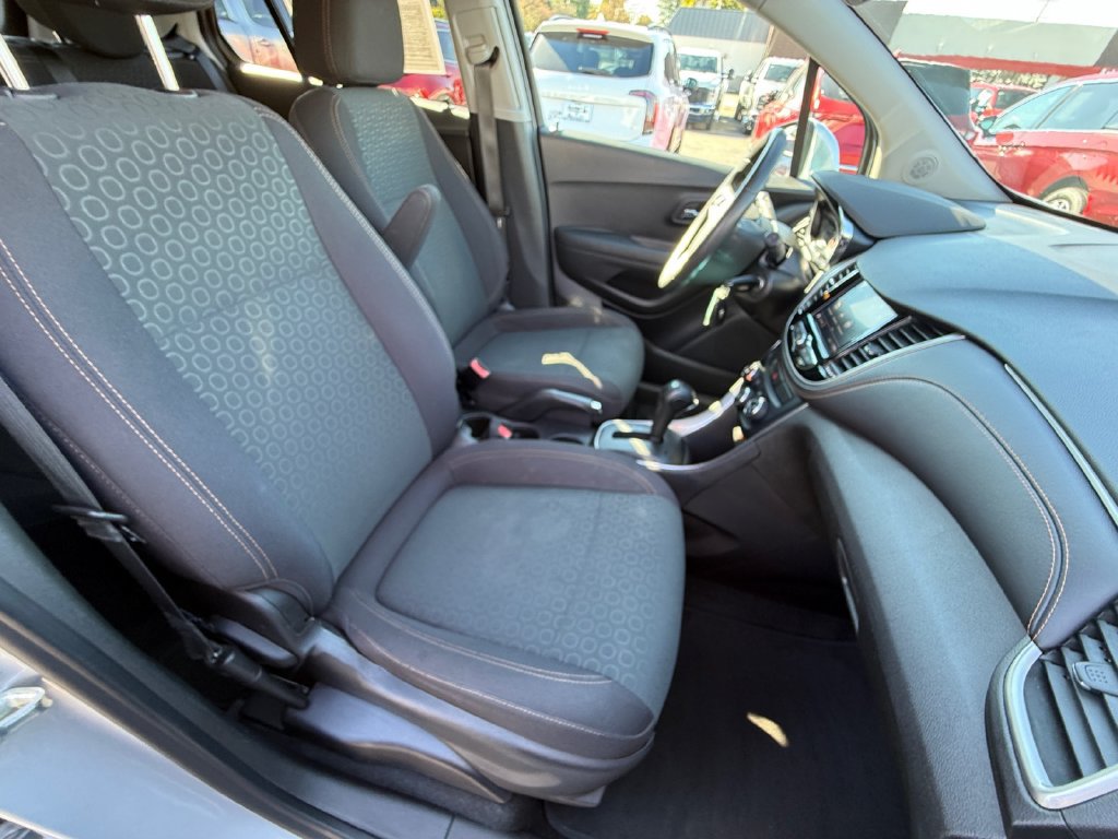 Used 2020 Chevrolet Trax LS w/ Tint and Cruise Package FWD image 28