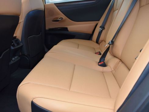 New 2025 Lexus ES 350 w/ Premium Package image 16