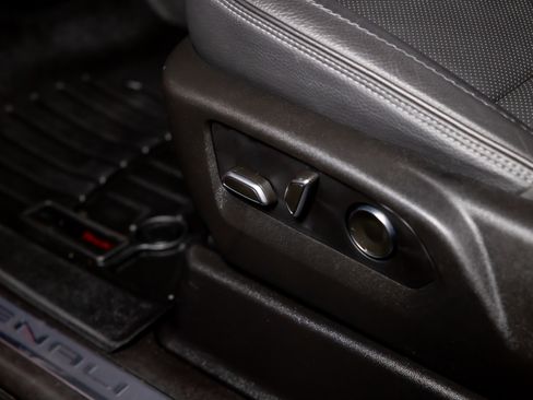 Used 2021 GMC Yukon XL Denali image 13