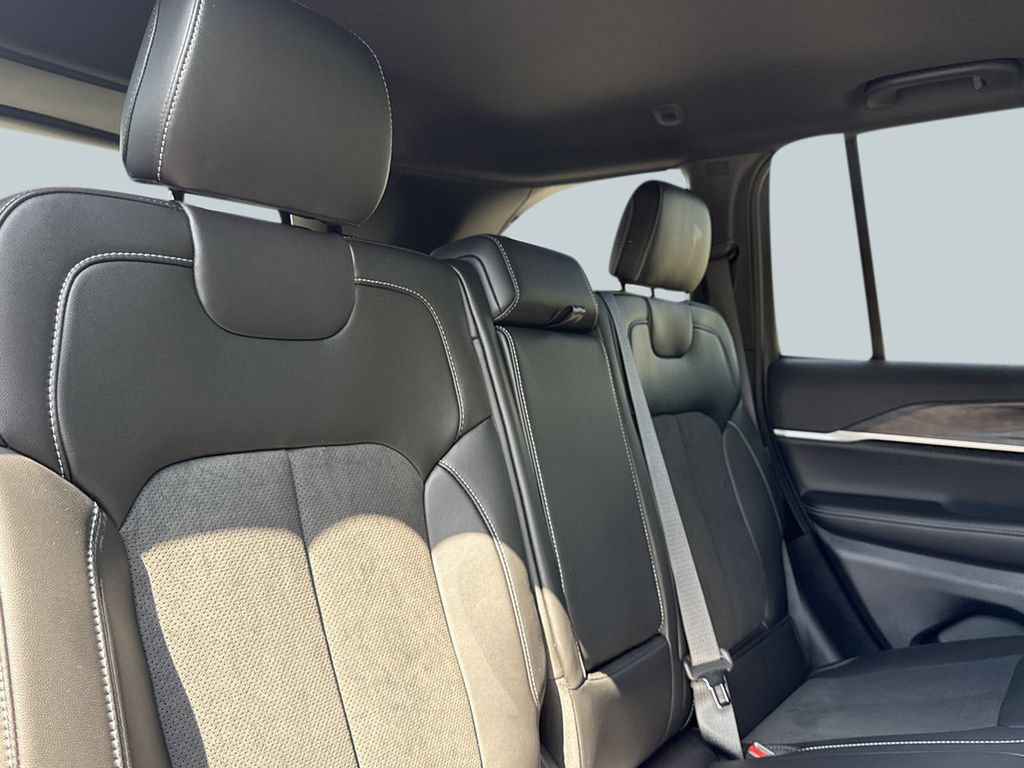 New 2026 Jeep Grand Cherokee Altitude RWD image 32