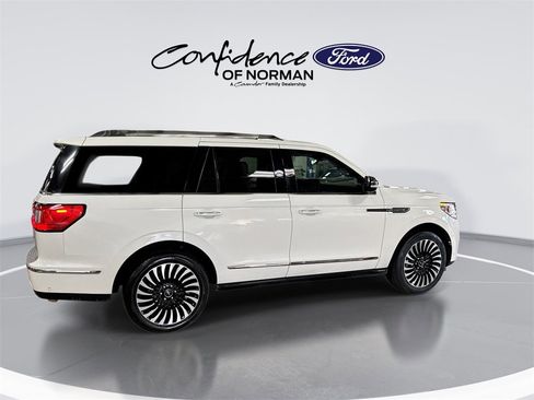Used 2020 Lincoln Navigator Black Label w/ Cargo Convenience Package image 9