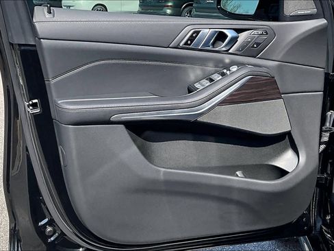 Certified 2023 BMW X7 xDrive40i w/ M Sport Package image 24