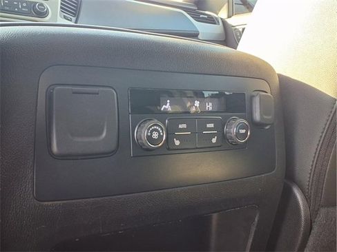 Used 2018 GMC Yukon SLT w/ Premium Edition image 24