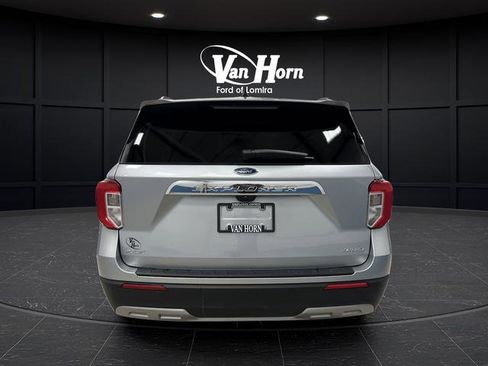Used 2023 Ford Explorer XLT AWD/4WD image 14
