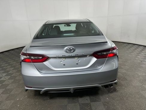 Used 2024 Toyota Camry SE image 4