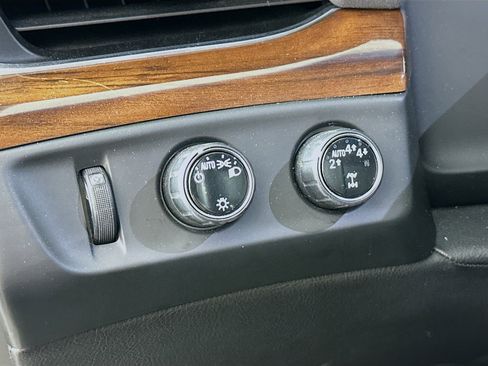 Used 2019 Cadillac Escalade ESV Luxury image 17