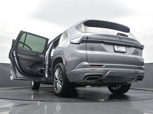 Used 2025 Buick Enclave Avenir w/ LPO, Floor Liner Package AWD/4WD image 60