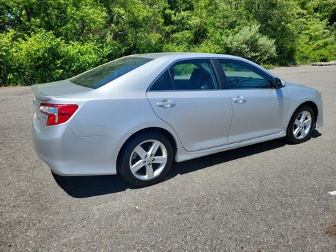 Used 2014 Toyota Camry SE FWD image 5