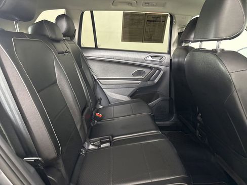 Used 2021 Volkswagen Tiguan SE image 25