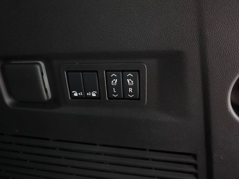 Used 2026 GMC Yukon Denali Ultimate AWD/4WD image 10