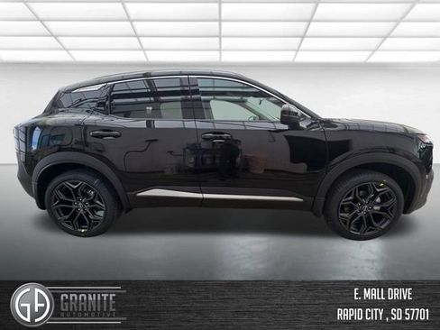New 2026 Nissan Kicks SR w/ SR Premium Package AWD/4WD image 6