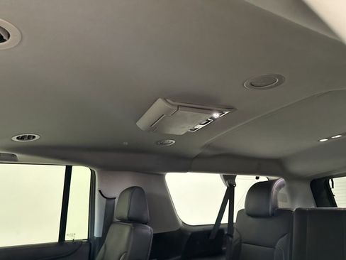 Used 2018 Chevrolet Suburban Premier AWD/4WD image 37