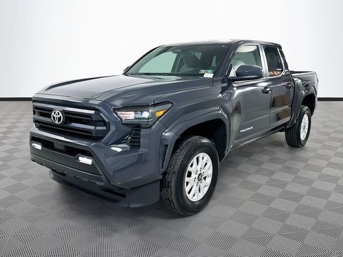 Certified 2025 Toyota Tacoma SR5 AWD/4WD image 3