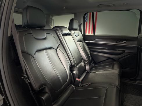 Used 2023 Jeep Grand Cherokee L Limited AWD/4WD image 31