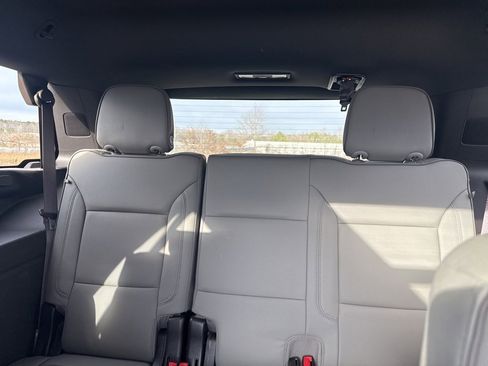 Used 2022 GMC Yukon SLT w/ SLT Premium Package image 14