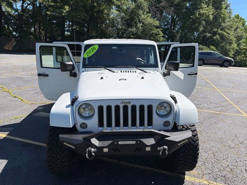 Used 2016 Jeep Wrangler Unlimited Sahara w/ Connectivity Group AWD/4WD image 32