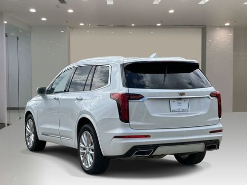 Used 2020 Cadillac XT6 Premium Luxury FWD image 3