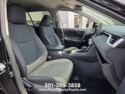 Used 2022 Toyota RAV4 LE AWD/4WD image 15