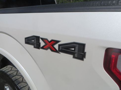 Used 2019 Ford F150 Lariat image 9