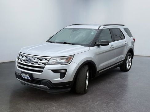 Used 2019 Ford Explorer XLT image 1