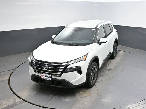 Used 2025 Nissan Rogue SV image 25