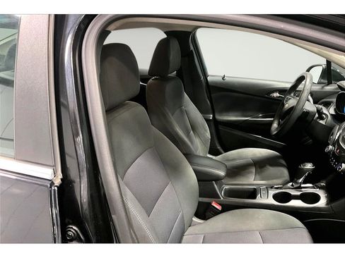 Used 2018 Chevrolet Cruze LT w/ Convenience Package image 8