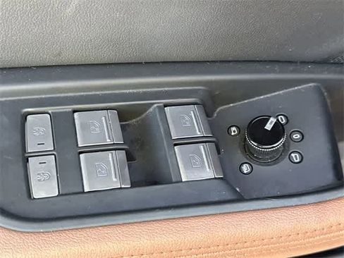 Used 2019 Audi e-tron Premium Plus image 9