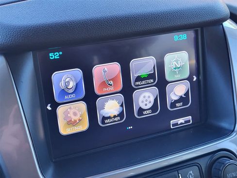 Used 2018 Chevrolet Suburban Premier image 16