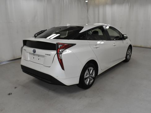 Used 2018 Toyota Prius Two image 5