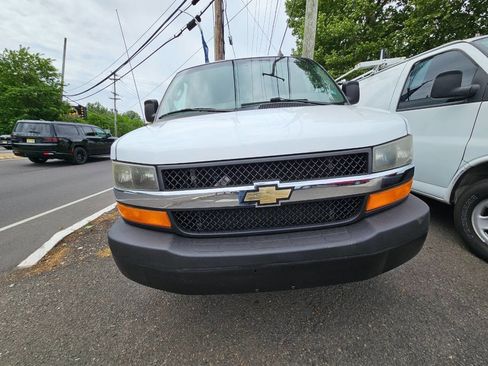 Used 2023 Chevrolet Express 3500 w/ Driver Convenience Package RWD image 8