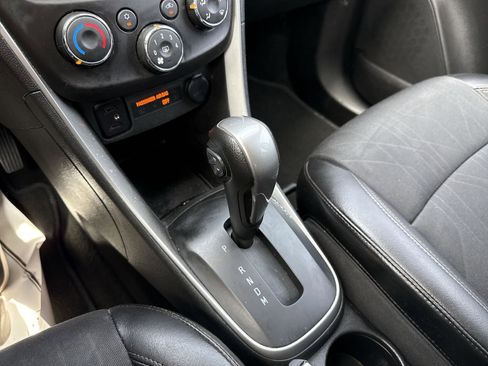 Used 2020 Chevrolet Trax LT w/ LT Convenience Package FWD image 35